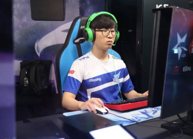 仅25岁便 仅25岁便