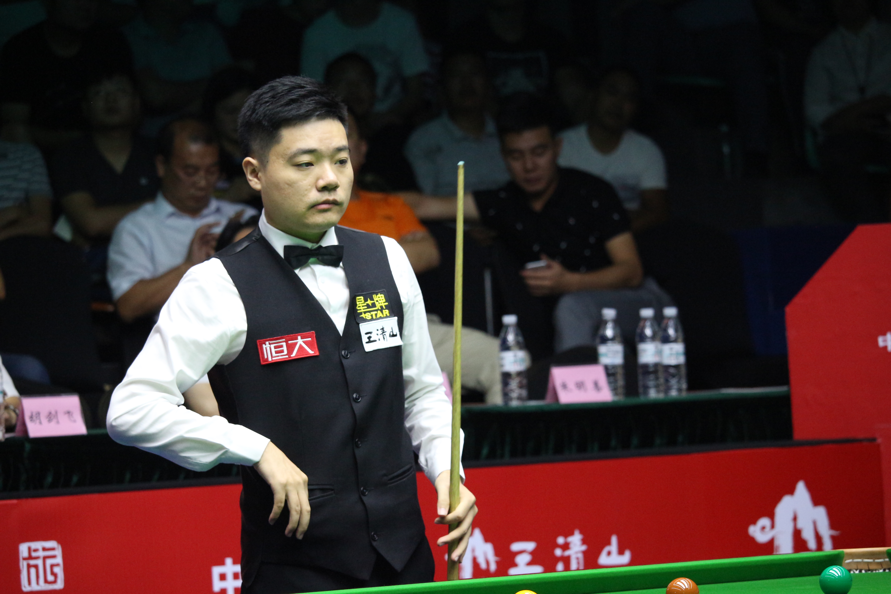 衣室气氛受 衣室气氛受